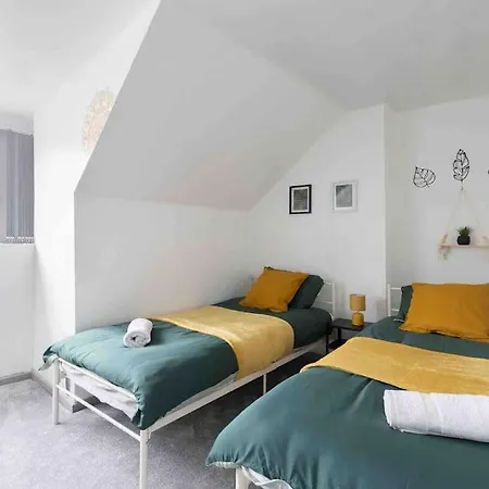 Large Flat-contractors-near Centre- Free Parking Apartment Leeds (West Yorkshire)